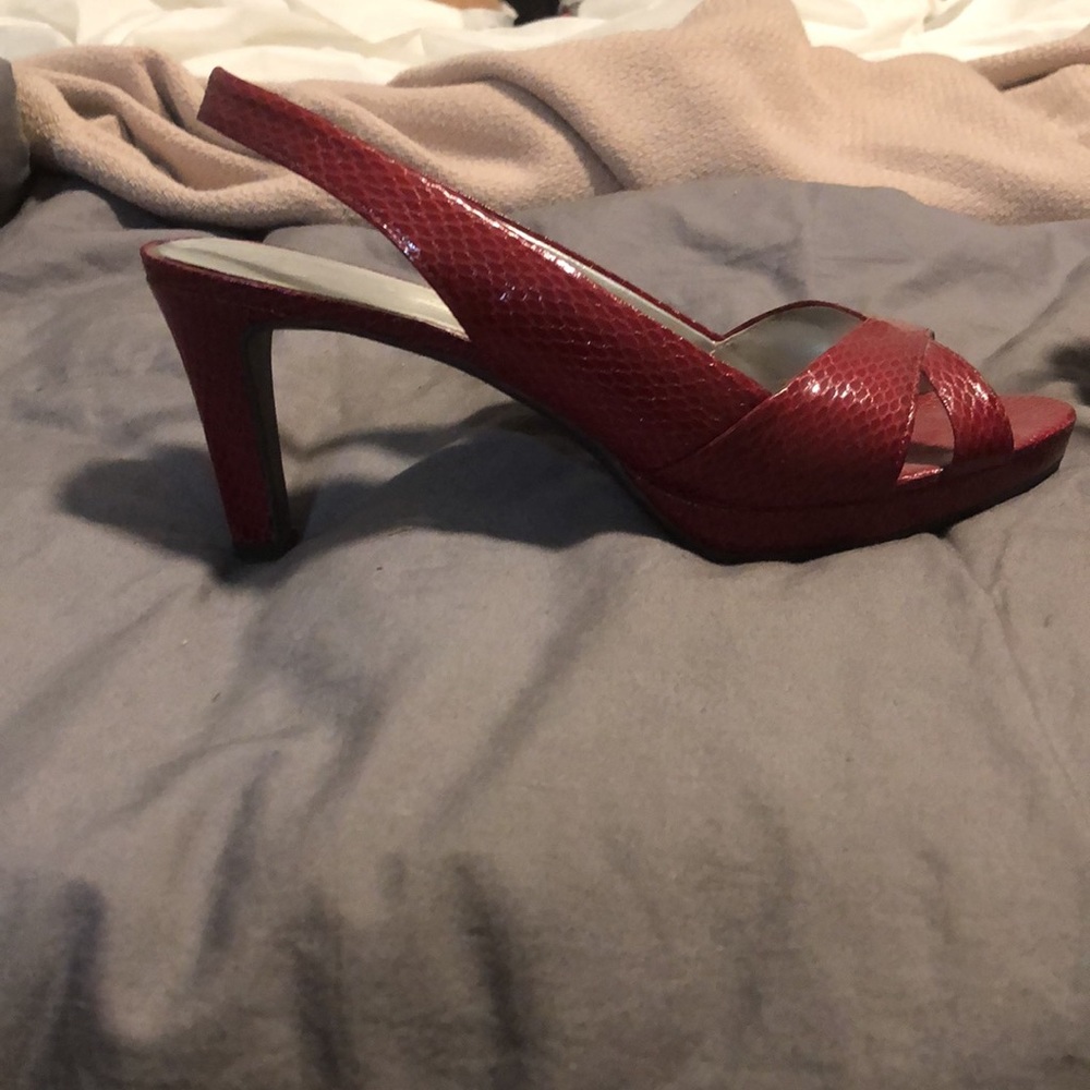 Red heels - Picture 2 of 2